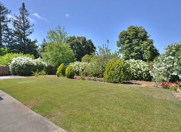 3rd image of 18507 Ravenwood Dr