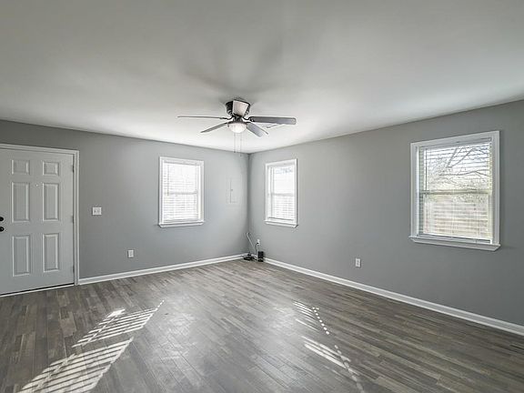 5th image of 1089 Travis Dr