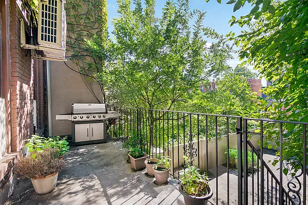 Sold by Compass | media 5