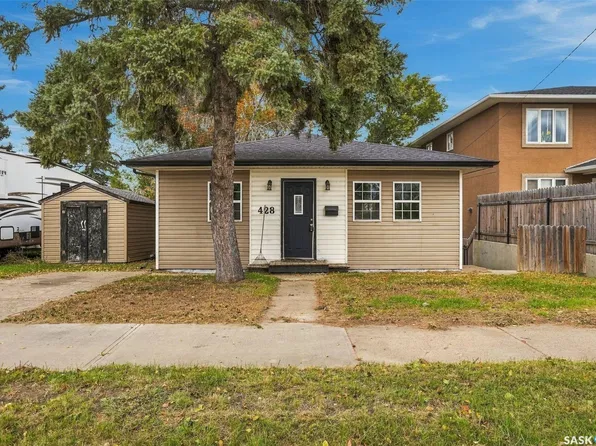 428 Home Street W, Moose Jaw, SK S6H 4X8