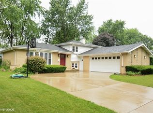 18W307 Claremont Dr, Darien, IL
