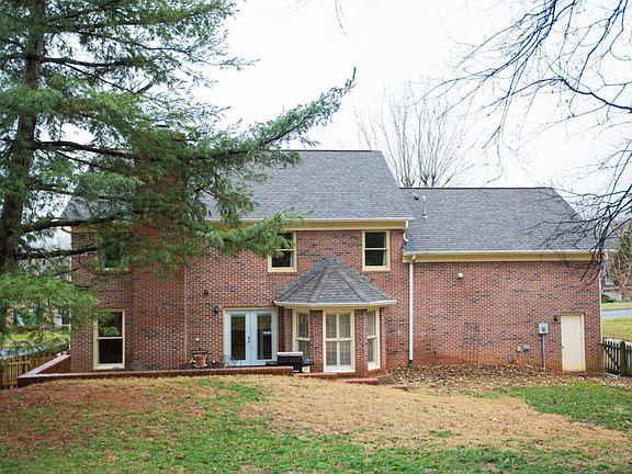 3rd image of 1304 Knightsbridge Dr