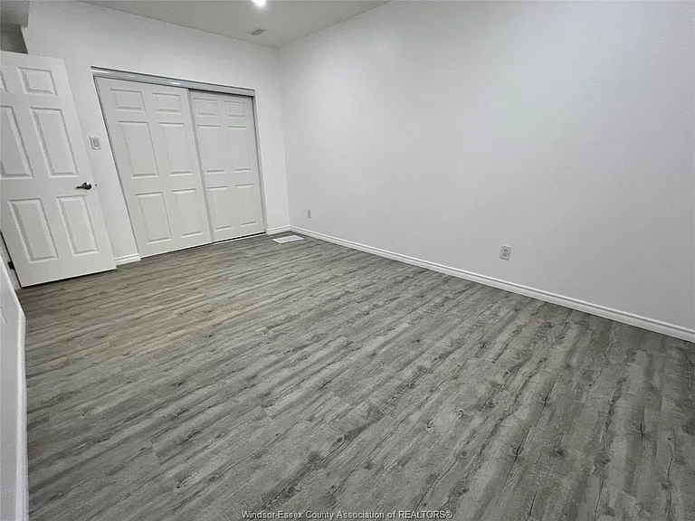 1498 Clearwater Ave #LOWER — Photo 13