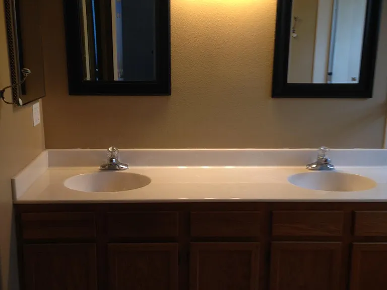 214 Holland Cir — Photo 8