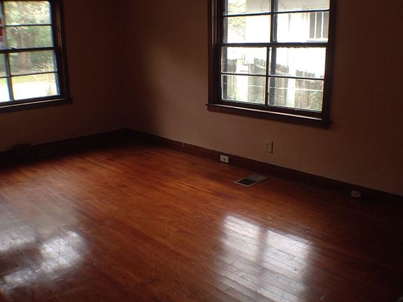 3rd image of 1232 Ingleside Ave APT 2