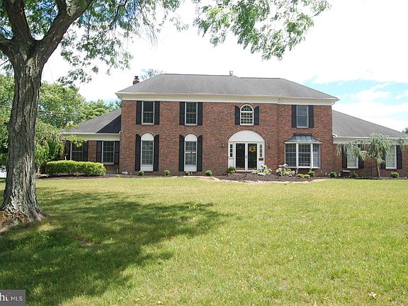 2nd image of 255 Pintail Ct