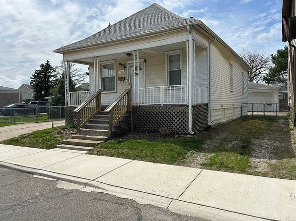 870 4th St, Wyandotte, MI 48192