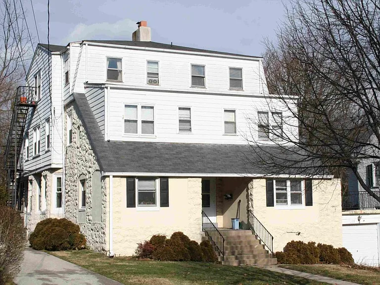 133 Runnymede Ave — Photo 1