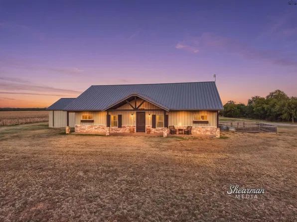 9118 Hall Rd, Iowa Park, TX 76367