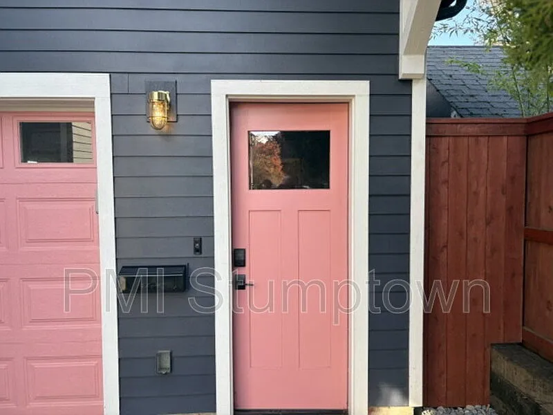 Studio, 1.0 bath, 350 sqft, $1,300 — Photo 1