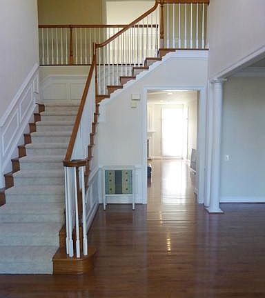 3rd image of 215 Long Trail Ln