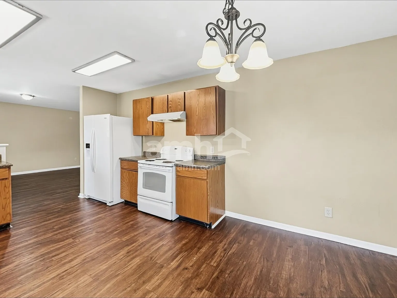 3 bed, 2.5 bath, 2040 sqft, $1,825 — Photo 4