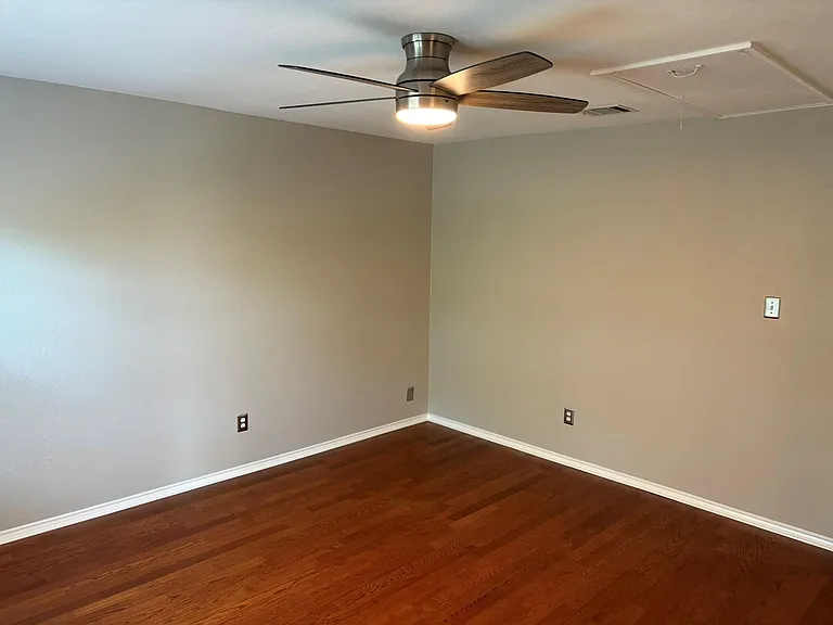 7504 Napier Trl — Photo 17