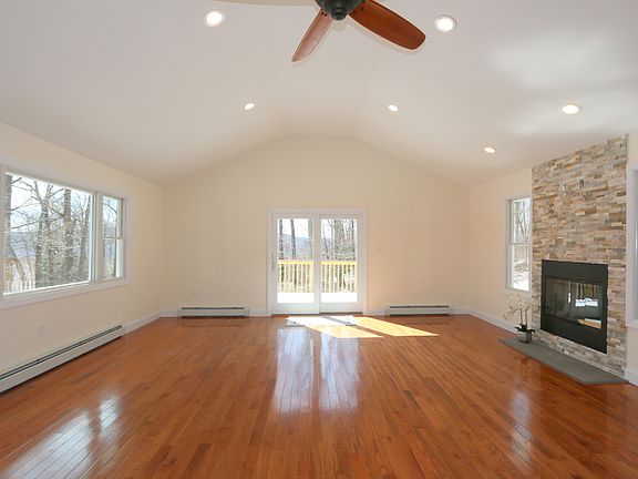4th image of 1487 Hayes Dr