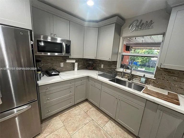 3421 SW 12th Ct — Photo 9