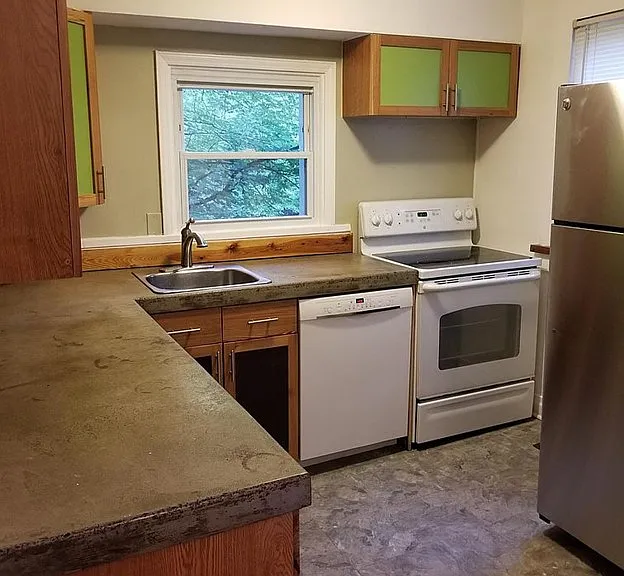 708 Carver St — Photo 7
