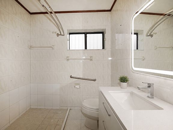 5th image of 8636 NW 35th Pl