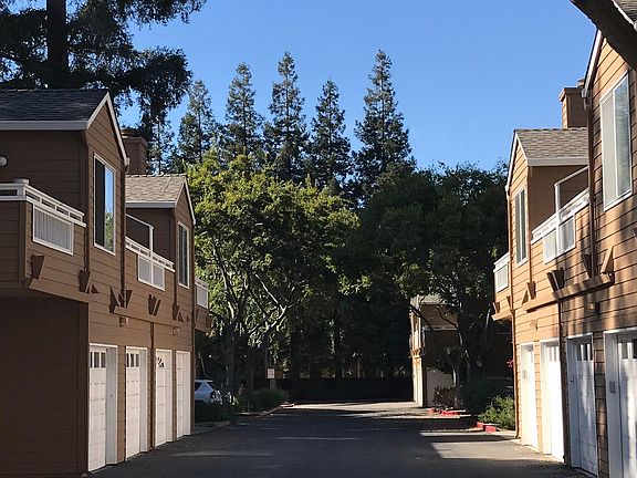 3rd image of 2487 Alveswood Cir