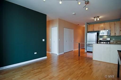5th image of 635 N Dearborn St APT 2303