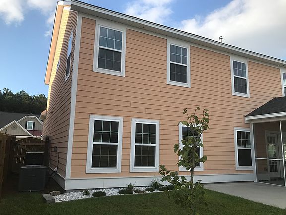5th image of 203 Carriage Hill Pl