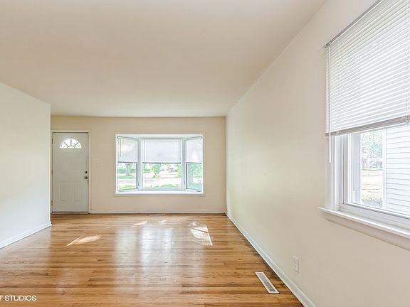 2nd image of 17948 Wentworth Ave