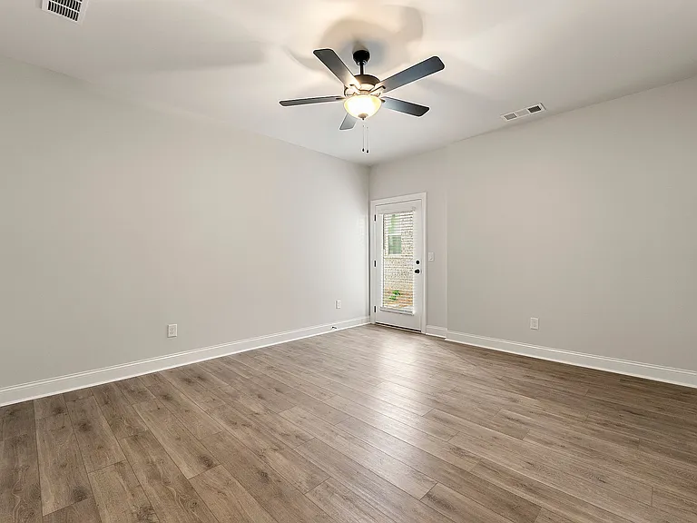 114 Stonehouse Dr — Photo 16
