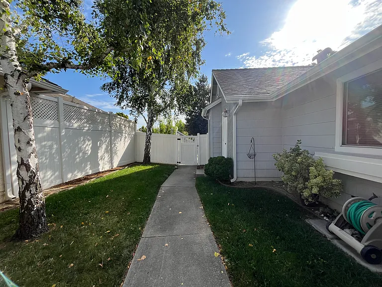 989 Bluebell Way — Photo 26
