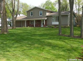 17 Hemlock Woods Ln, Greece, NY 14615