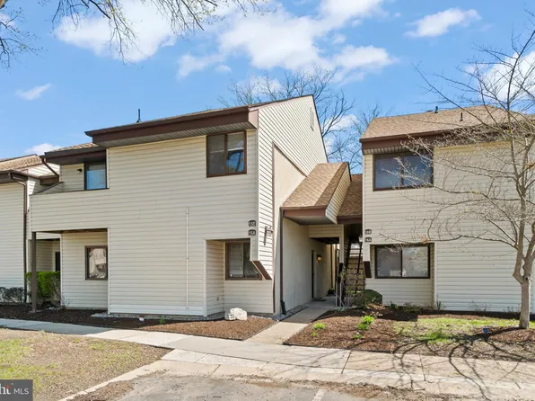 15 E Daisy Ln #15A, Mount Laurel, NJ 08054