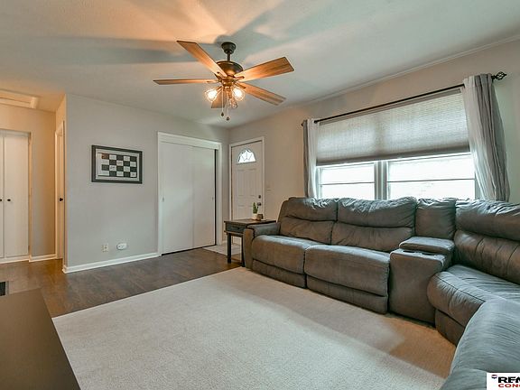 3rd image of 4020 Lewis Ave