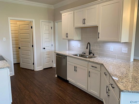 3rd image of 143 Midpark Dr