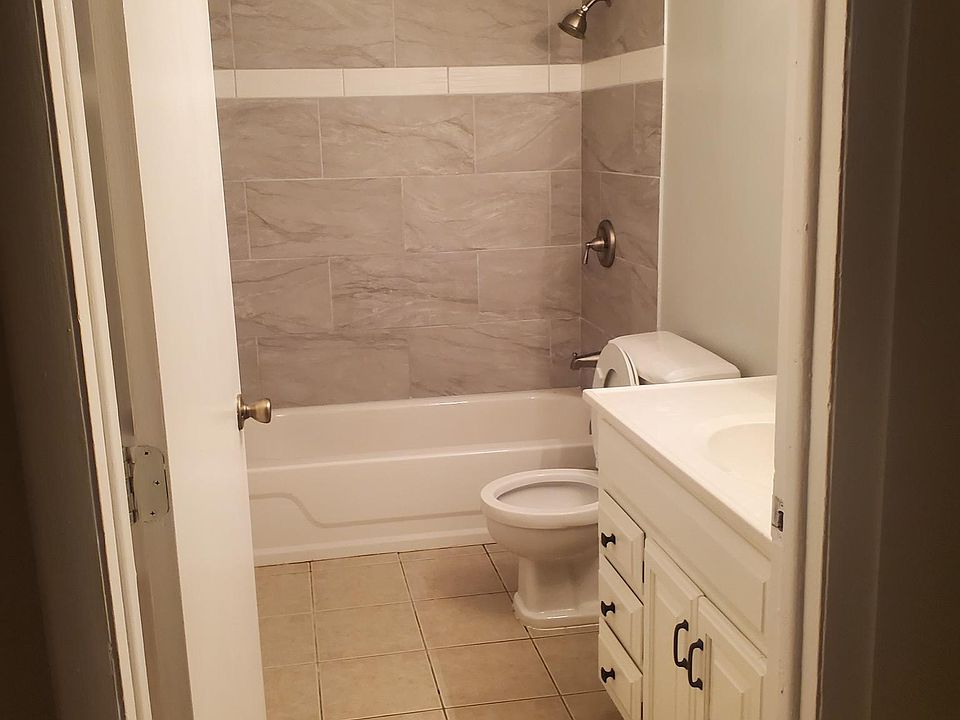 1st image of 629 Derry Ct Unit 2C