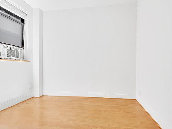 4th image of 426 W 49th St APT 1B