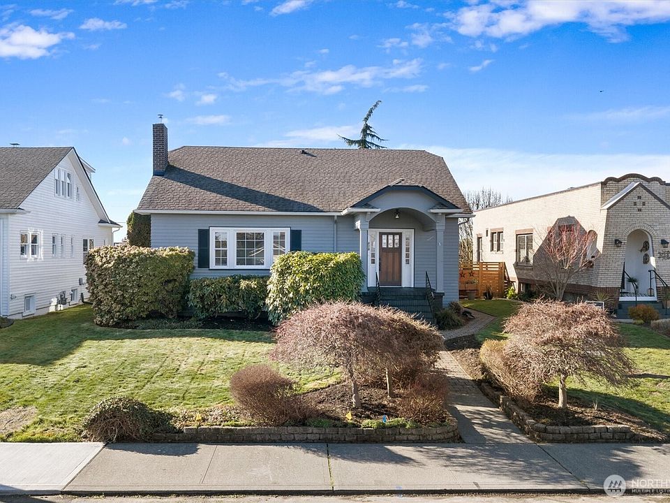 1st image of 828 Hoyt Avenue