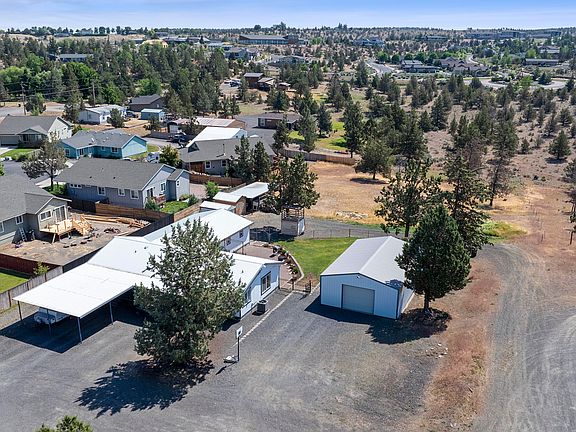 3rd image of 605 SE Kinkade Rd