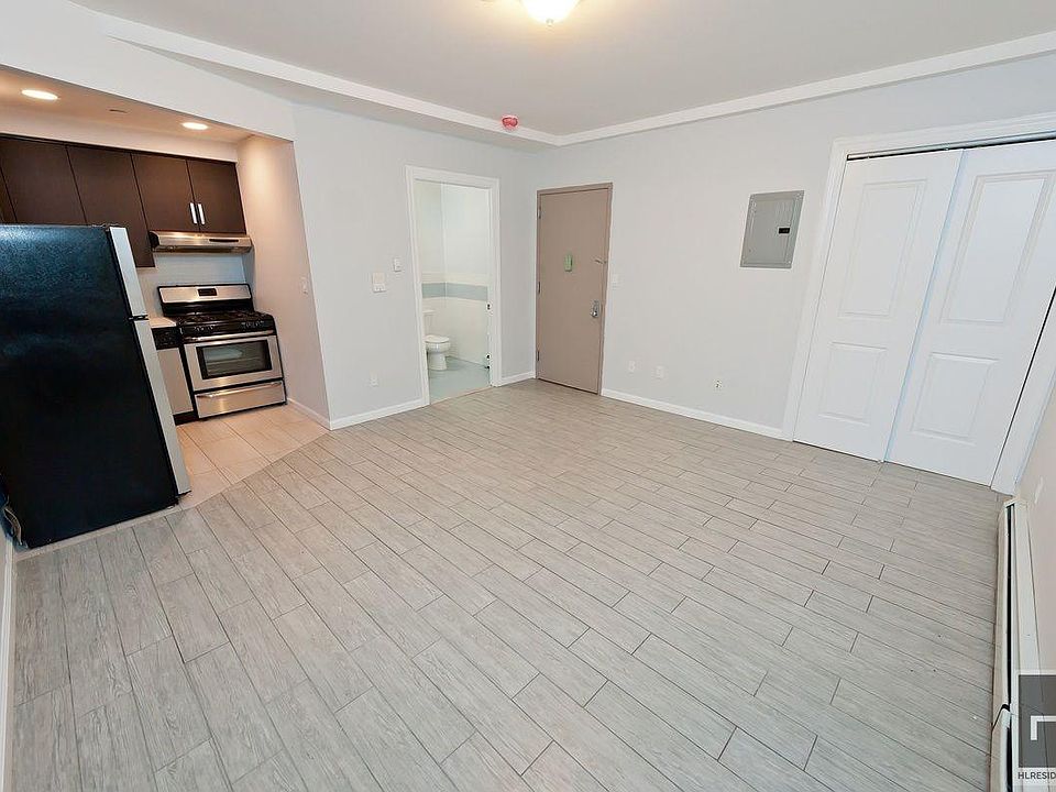 1st image of 3019 Crescent St