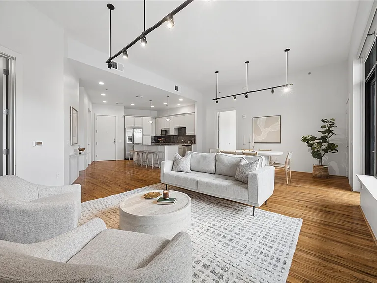 5005 Hidalgo St #210 — Photo 8