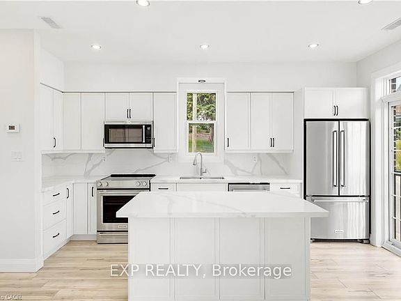 4th image of 131 Saint George St