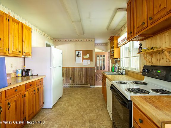 5th image of 157 Falls Road
