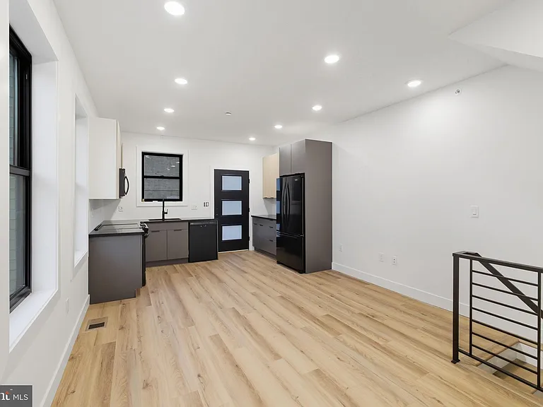 2713 W Montgomery Ave #A — Photo 3