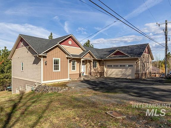 3rd image of 705 Rachel St