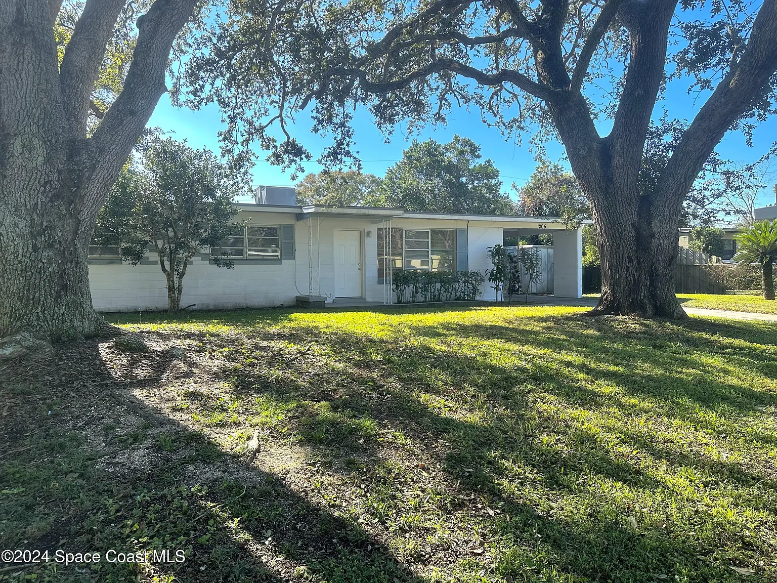 3 bed, 1.0 bath, 1168 sqft, $1,800 — Photo 1