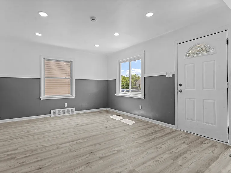 16039 Fairmount Dr — Photo 6