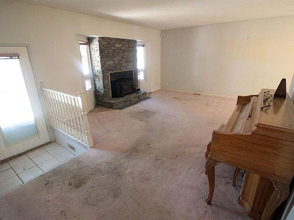 4th image of 3320 W 60th St NE