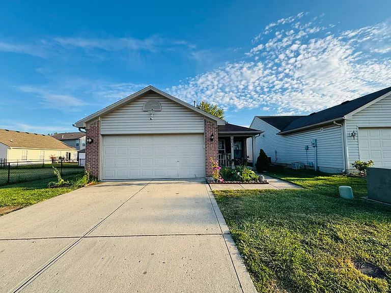 4639 Whitham Ln — Photo 1