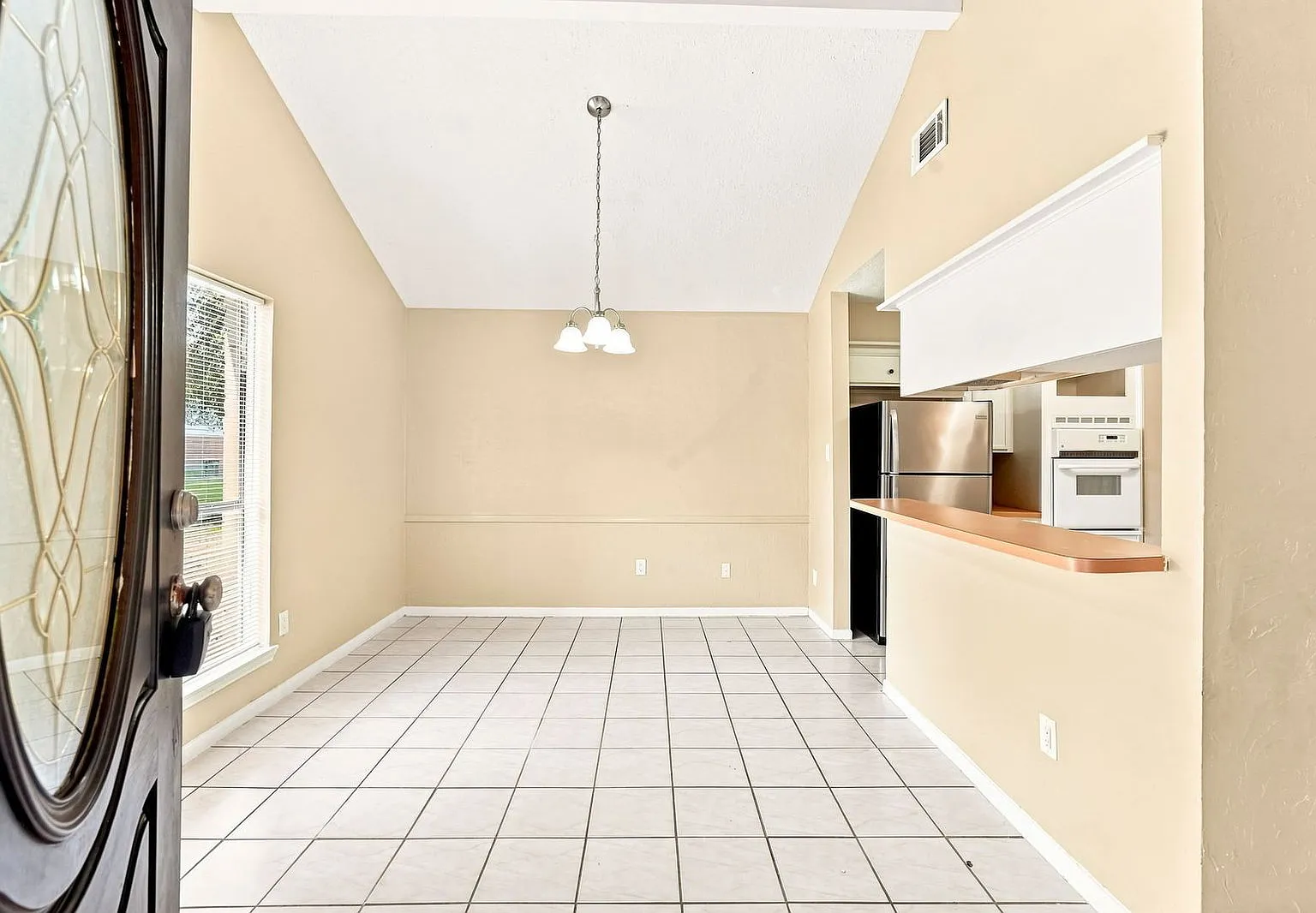 3 bed, 2.0 bath, 1620 sqft, $1,699 — Photo 3