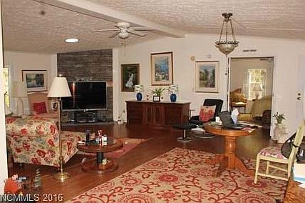 4th image of 291 Angelica Way