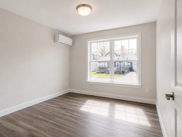 31 Aspen Ave — Photo 12
