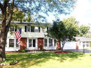 7 Tumbleweed Dr, Pittsford, NY 14534