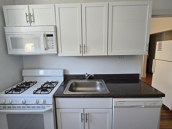 4th image of 1364 W Estes Ave APT 3N